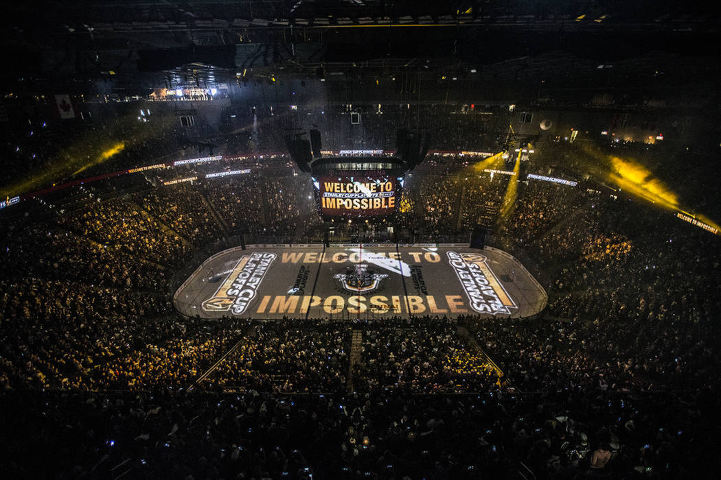 El estadio lució lleno para recibir al primer juego de postemporada de la NHL en la historia de Las Vegas. Miércoles 11 de abril de 2018 en T-Mobile Arena de Las Vegas. Foto Benjamín Hager / La ...