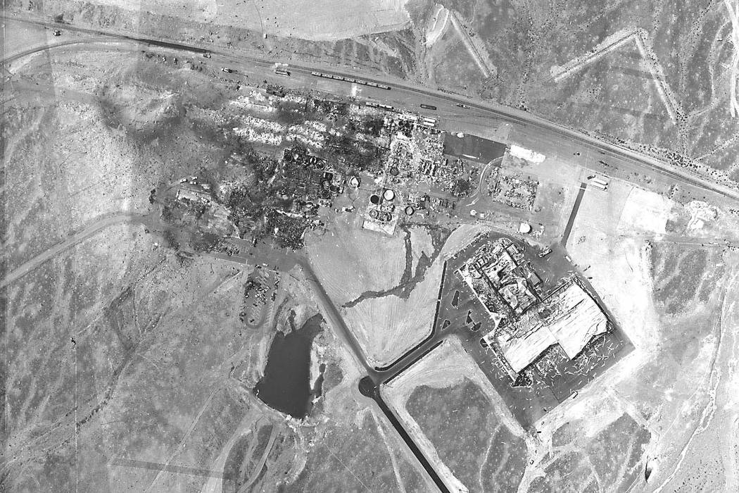 La instalación de PEPCON (Pacific Engineering & Production Co. de Nevada) en Henderson se muestra en esta fotografía aérea en algún momento después de las explosiones del 4 de mayo de 1988.