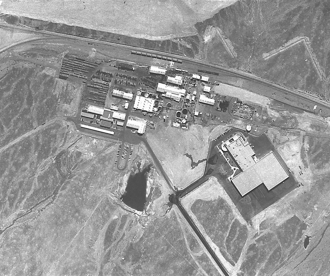 La instalación de PEPCON (Pacific Engineering & Production Co. de Nevada) en Henderson se muestra en esta fotografía aérea en algún momento antes de las explosiones del 4 de mayo de 1988. (Arc ...