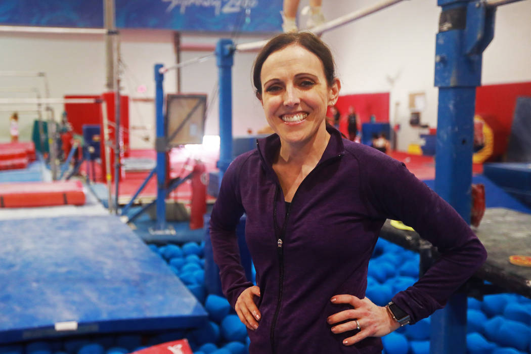 Cassie Rice, entrenadora de gimnasia y propietaria de Gymcats, posa para una fotografía en el gimnasio de Henderson el lunes 7 de mayo de 2018. Andrea Cornejo Las Vegas Review-Journal @dreacornejo
