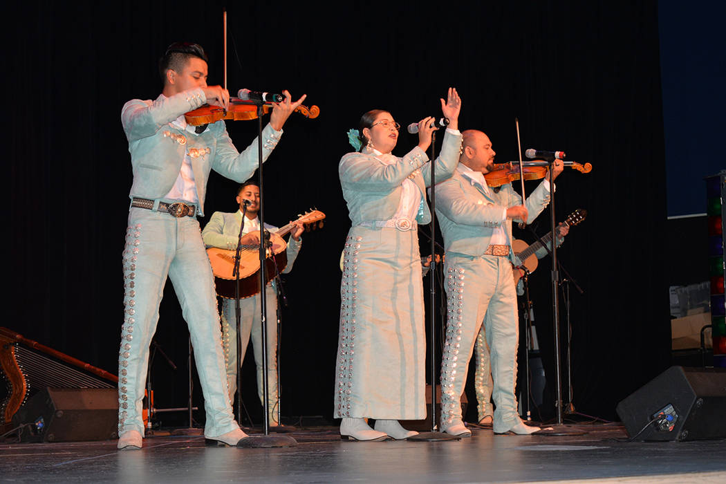 El mariachi Acero estelarizó la Noche Mexicana. Viernes 18 en el Centro Cultural Winchester. Foto Frank Alejandre / El Tiempo.
