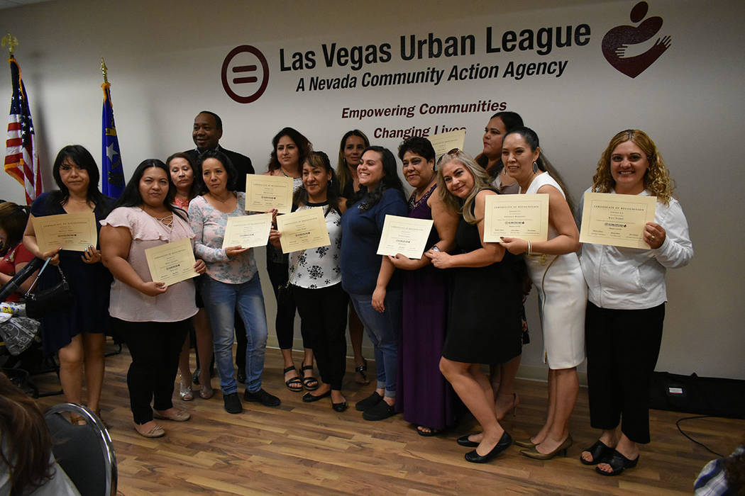 En total 161 padres de familia hispanos de diferentes escuelas completaron el curso. Miércoles 23 de mayo de 2018 en la Liga Urbana de Las Vegas. Foto Anthony Avellaneda / El Tiempo.