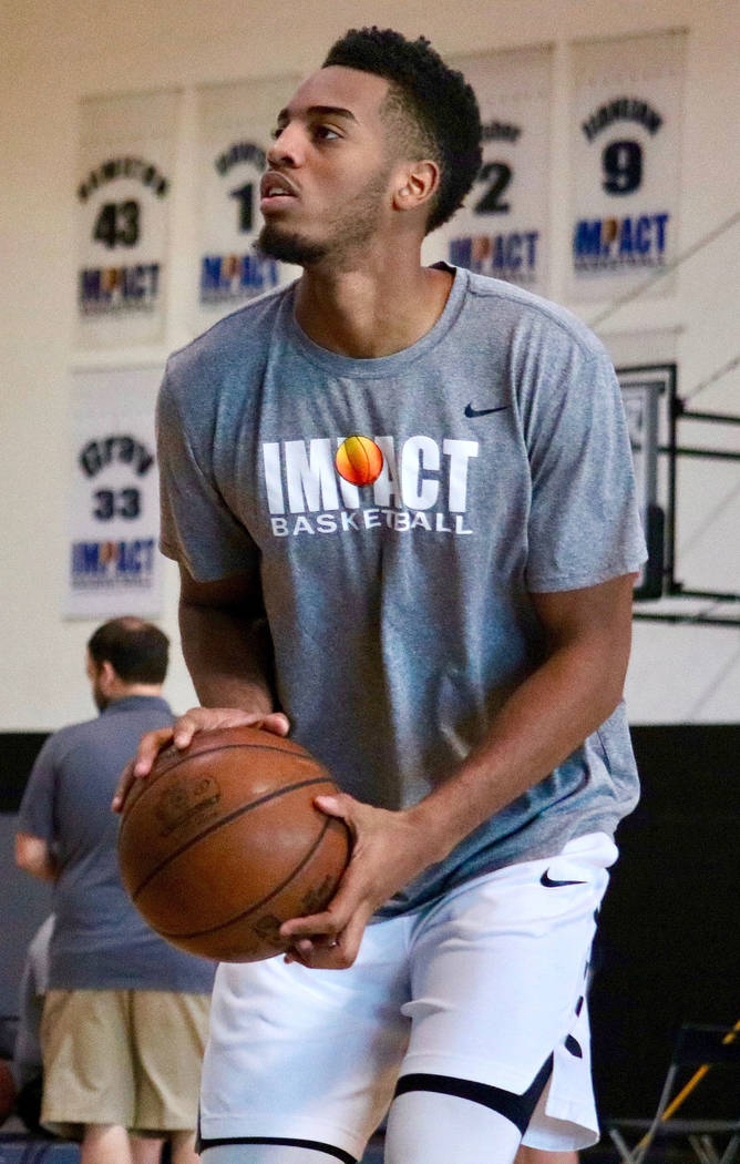 La ex estrella del baloncesto de Centennial High School y Oregon Duck, Troy Brown Jr. en Impact Basketball en Las Vegas, miércoles, 23 de mayo de 2018. Brown Jr., acaba de regresar de la NBA Comb ...