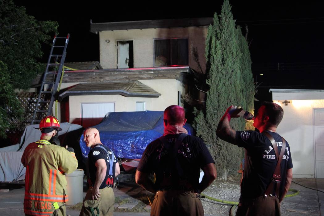 El Departamento de Bomberos de Las Vegas el martes por la noche respondió a los informes de un incendio en 4516 Mark Ave., cerca de los bulevares Lake Mead y Decatur,