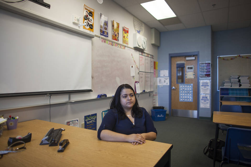 Danielle Jones, maestra y especialista en comportamiento de Shadow Ridge High School, habla con el Review-Journal en su salón de clases en Shadow Ridge High School en Las Vegas, el jueves 3 de ma ...