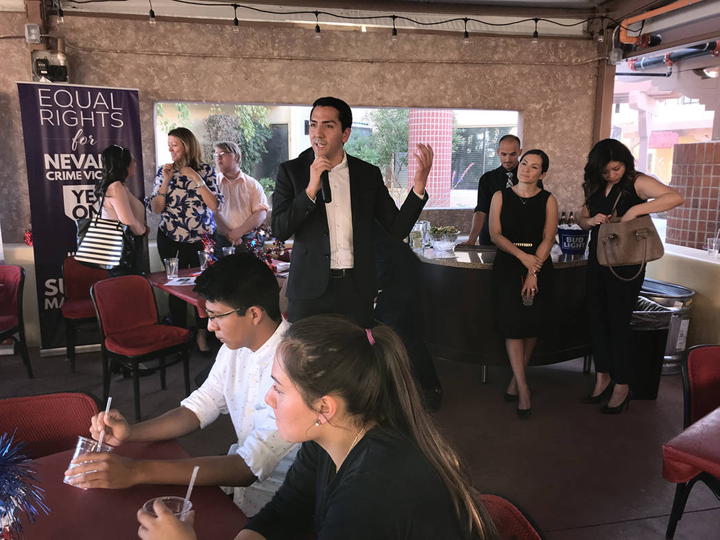 El demócrata Nelson Araujo, de ascendencia salvadoreña, busca convertirse en el próximo secretario de estado. Miércoles 6 de junio del 2018 en restaurante La Cabaña. Foto Anthony Avellaneda / ...