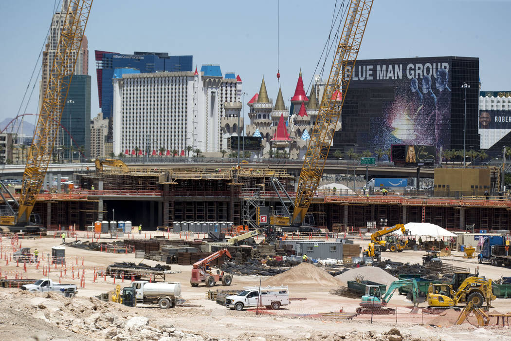 La construcción continúa en Las Vegas Stadium el lunes 4 de junio de 2018. Richard Brian Las Vegas Review-Journal @vegasphotograph