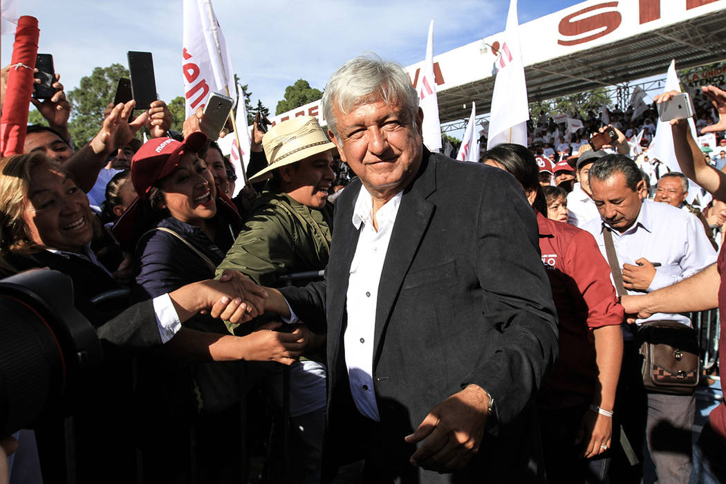 Texcoco, 17 Jun 2018 (Notimex-Jessica Espinosa).- Andrés Manuel López Obrador, candidato presidencial de la coalición “Juntos Haremos Historia”, encabezó esta mañana un mitin en Texcoco, ...