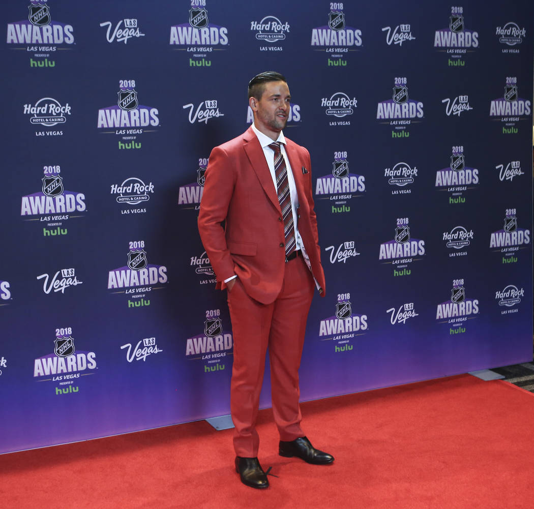 Deryk Engelland de los Golden Knights posa en la alfombra roja antes de los Premios NHL en el Hard Rock Hotel de Las Vegas el miércoles 20 de junio de 2018. Chase Stevens Las Vegas Review-Journal ...