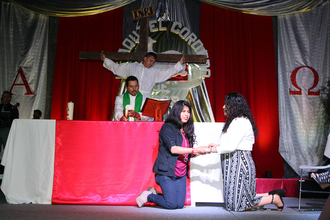 Adila Ruíz (al centro), actuó y coordinó el sociodrama “He aquí el cordero de Dios”. El 23 de junio de 2018, en el Centro de Convenciones de LV. Foto Valdemar González / El Tiempo.