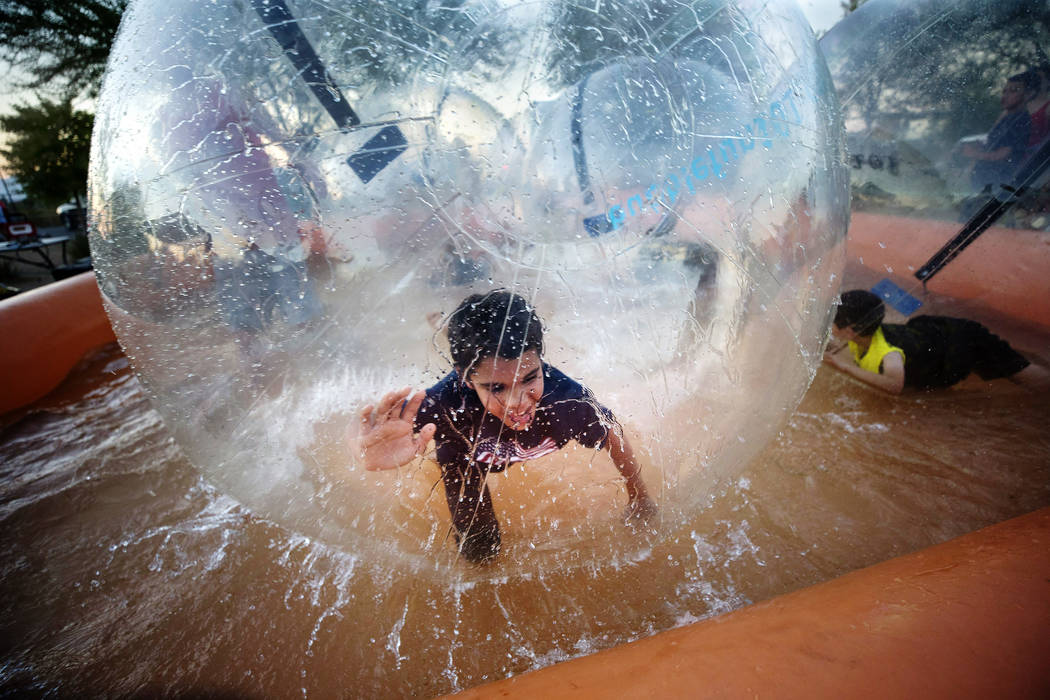 Jóvenes juegan en el juego de burbujas de agua inflables durante las festividades del 4 de julio en Heritage Park el martes 4 de julio de 2017 en Henderson. Richard Brian Las Vegas Review-Journal