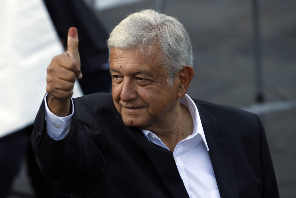 El candidato presidencial, Andrés Manuel López Obrador, del partido MORENA, durante las elecciones generales en la Ciudad de México, México, el domingo 1 de julio de 2018. (AP Photo / Marco Ug ...