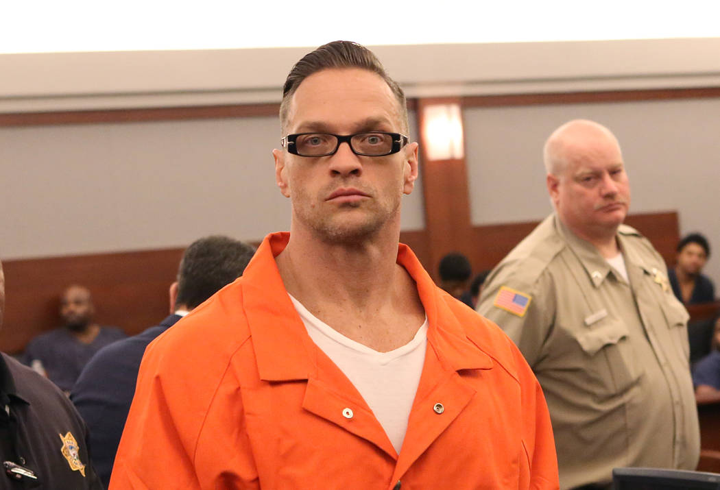 Scott Dozier, dos veces asesino, abandona el tribunal después de una audiencia en el Centro de Justicia Regional el 19 de enero de 2017 en Las Vegas. La ejecución de Dozier está programada para ...