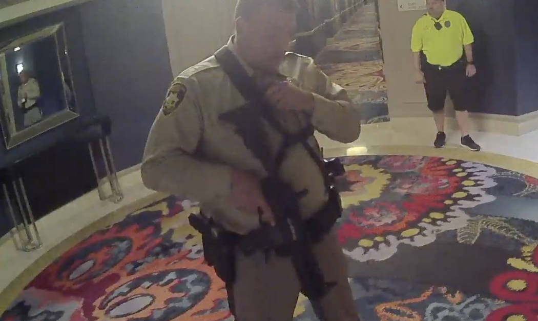 Metraje de la cámara corporal de la Policía Metropolitana de Las Vegas relacionado con el tiroteo del 1 de octubre en Mandalay Bay. (Departamento de Policía Metropolitana de Las Vegas)