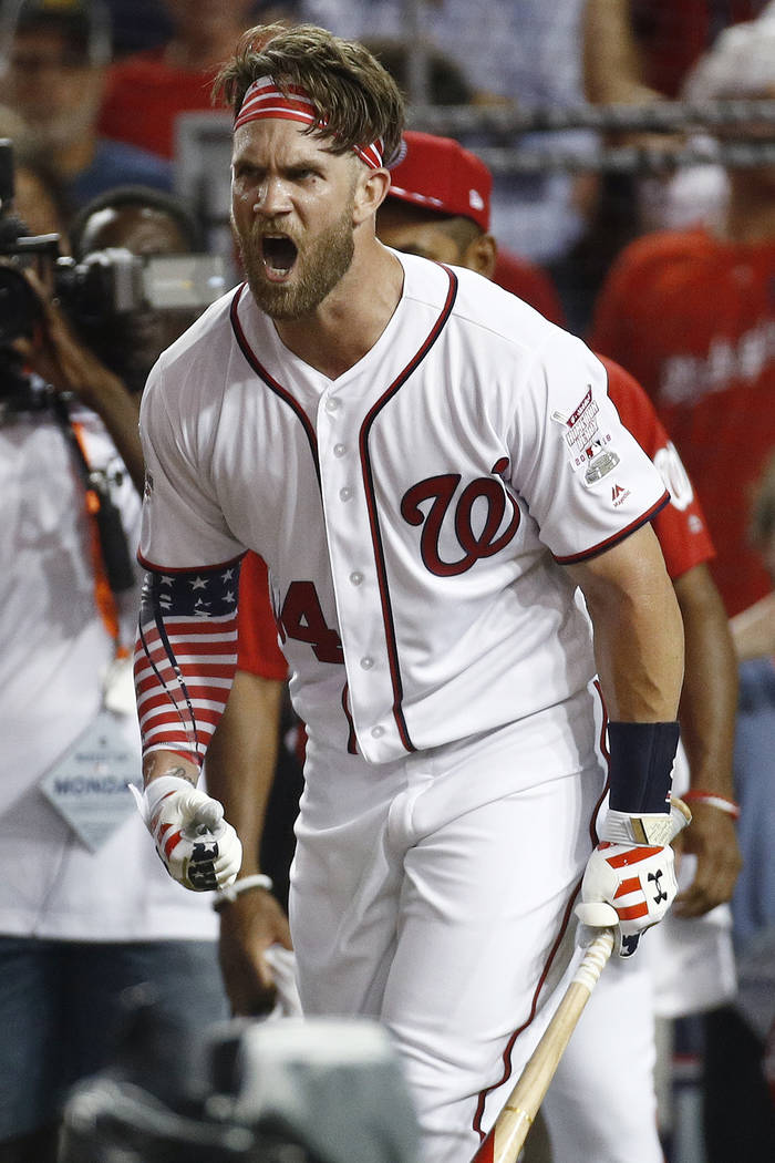 Bryce Harper reacciona durante la ronda final del Derby de Home Run de Grandes Ligas, el lunes 16 de julio de 2018 en Washington. El 89° Juego de estrellas de béisbol MLB se jugará el martes. ( ...