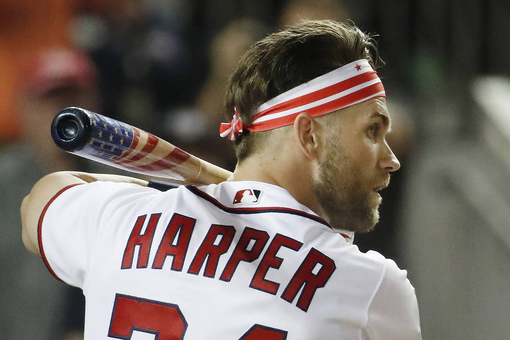 Bryce Harper (34) espera su lanzamiento durante el MLB Home Run Derby, en Nationals Park, el lunes 16 de julio de 2018 en Washington. El 89° Juego de estrellas de béisbol MLB se jugará el marte ...