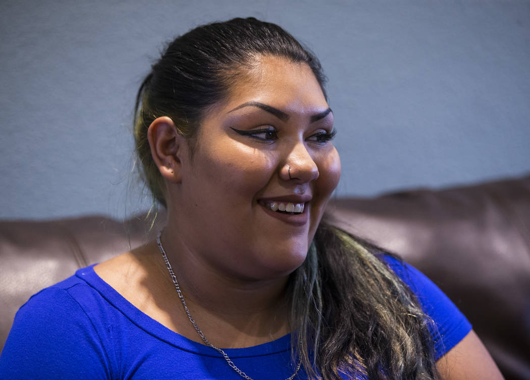 Korinna Gallegos habla sobre su madre, Adriann Gallegos, quien falleció en mayo pasado debido a complicaciones derivadas de un tiroteo en 2002, en Las Vegas el jueves 19 de julio de 2018. Chase S ...