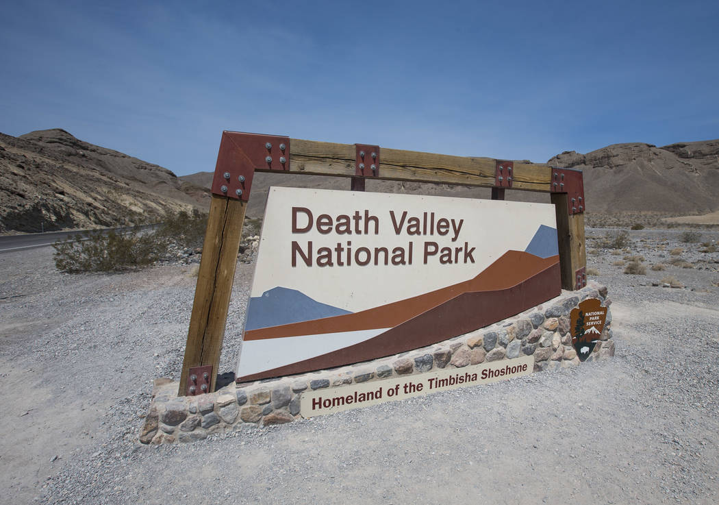 Un letrero marca la entrada al Parque Nacional Death Valley, California, el jueves 26 de julio de 2018. Richard Brian Las Vegas Review-Journal @vegasphotograph