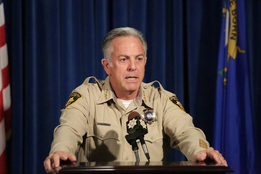 El alguacil, Joe Lombardo, responde preguntas durante una conferencia de prensa para anunciar el lanzamiento del informe final sobre el tiroteo del 1 de octubre en la sede del Departamento de Poli ...