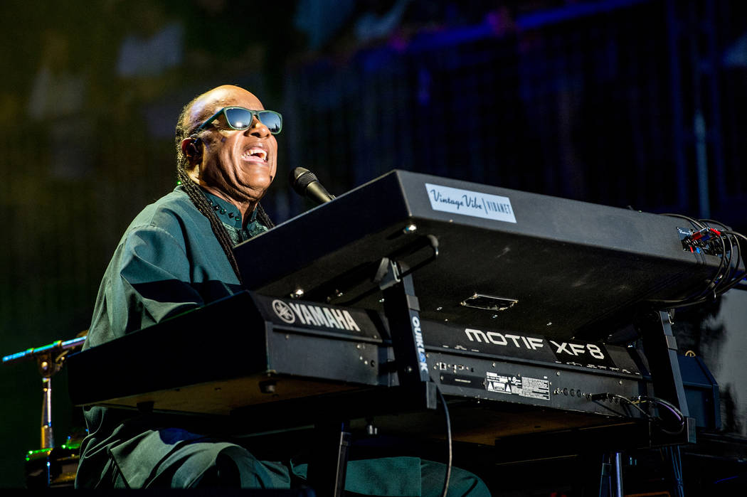 Stevie Wonder se presenta en el Festival de Música BottleRock Napa Valley en Napa Valley Expo el viernes 27 de mayo de 2016 en Napa, California. (Foto por Amy Harris / Invision / AP)