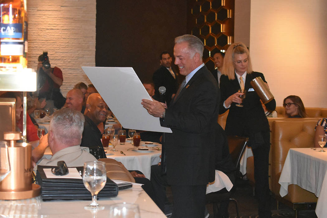 El alguacil Joe Lombardo se dio el tiempo de pasar por cada una de las mesas para saludar de forma individual a cada asistente. Jueves 2 de agosto de 2018 en el restaurante Scotch 80 Prime. Foto A ...
