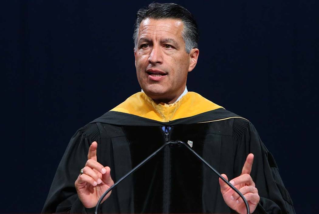 El gobernador Brian Sandoval hace declaraciones durante la ceremonia de graduación de maestría de Western Governors University of Nevada en el Thomas & Mack Center el sábado 2 de junio de 2018 ...