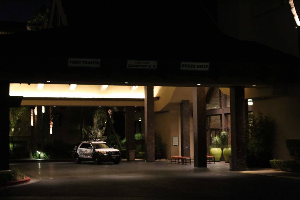 Los detectives de homicidios están investigando el miércoles 15 de agosto de 2018, después de que una mujer muriera en el Tahiti Village Resort. (Max Michor / Las Vegas Review-Journal)