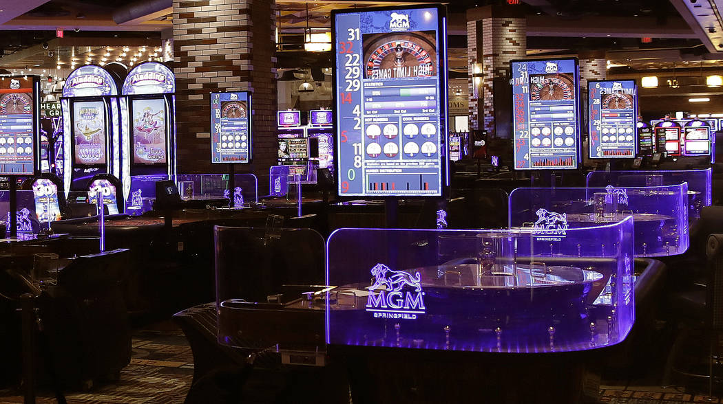 Este miércoles, 15 de agosto de 2018, la foto muestra el piso de juego durante una visita previa al casino MGM Springfield en Springfield, Massachusetts. El casino está programado para abrir al ...