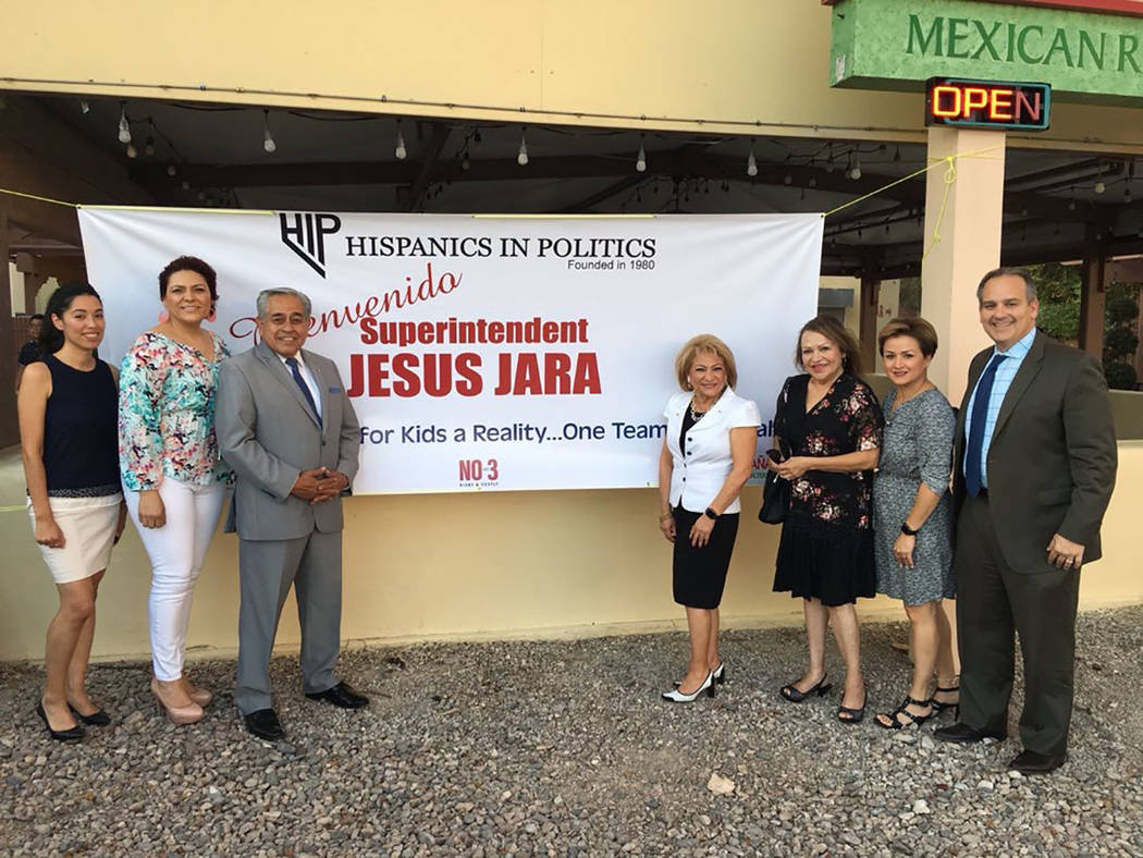 Líderes hispanos dieron la bienvenida al superintendente del CCSD, Jesús Jara. Miércoles 22 de agosto de 2018, en el restaurante La Cabaña. Foto Cortesía.