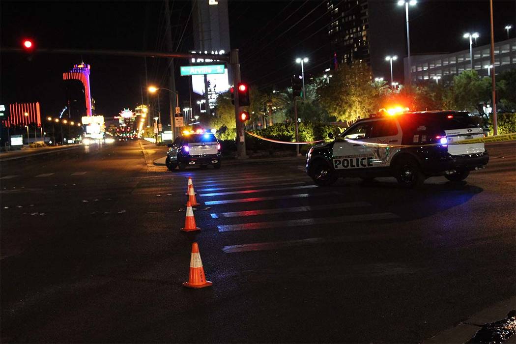 Los detectives de homicidios de Las Vegas están investigando después de que encontraron a una persona muerta dentro de un vehículo en Arville Street, cerca de West Flamingo Road. (Max Michor / ...