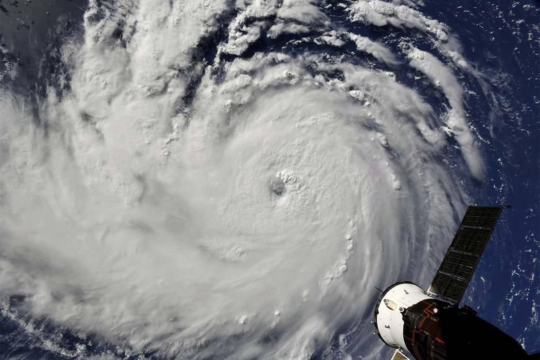 Esta foto proporcionada por la NASA muestra el huracán Florence desde la Estación Espacial Internacional el lunes, 10 de septiembre de 2018, ya que amenaza a la costa este de los Estados Unidos. ...