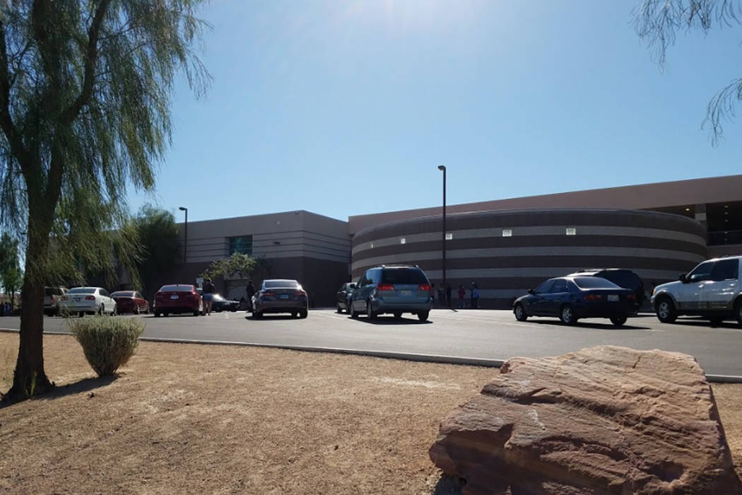 La policía de North Las Vegas está investigando un tiroteo fatal cerca de Canyon Springs High School. (Mike Shoro / Las Vegas Review-Journal)