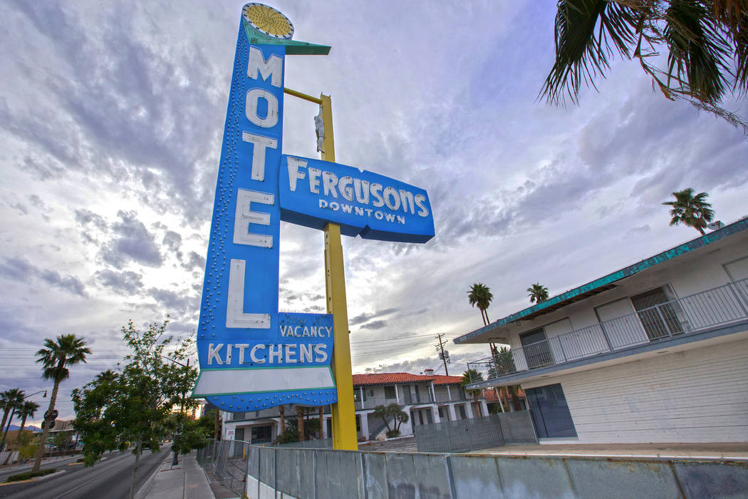 Fergusons Motel, 1028 E. Fremont St. se está convirtiendo en Fergusons Downtown, un campus de uso mixto de una subsidiaria del Proyecto Downtown de Tony Hsieh. (Benjamin Hager / Las Vegas Review- ...