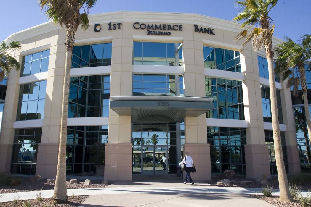 Una foto exterior del 1st Commerce Bank ubicado en 5135 Camino Al Norte Martes 9 de noviembre de 2010. Craig L. Moran / Las Vegas Review-Journal