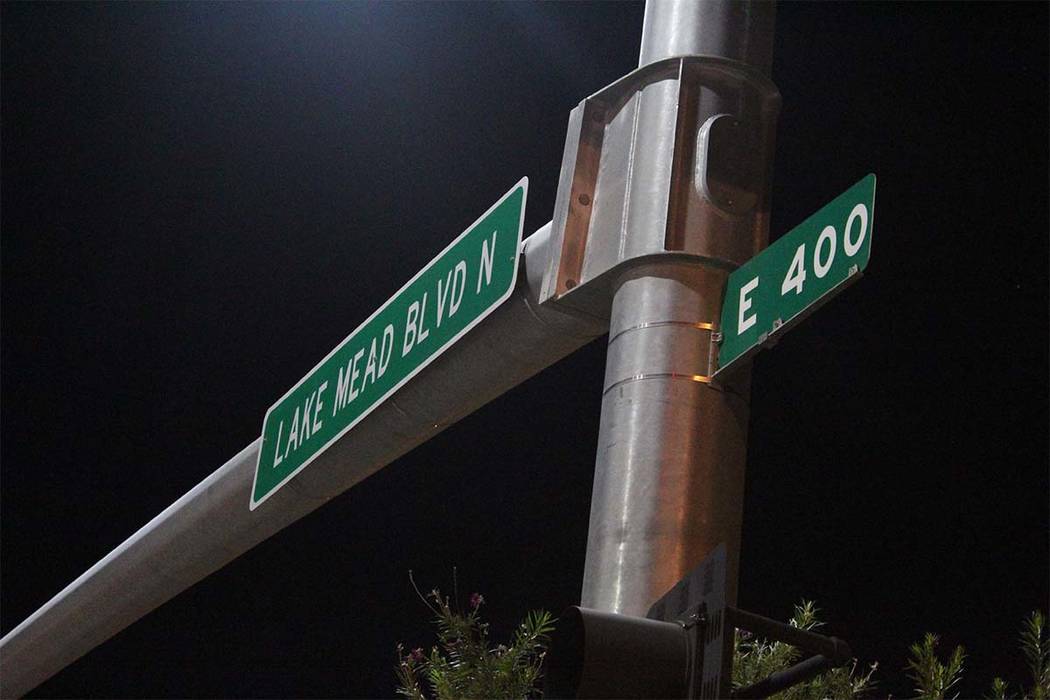 La policía de North Las Vegas está investigando después de que un hombre de 22 años fuera baleado y asesinado el lunes 24 de septiembre de 2018 en un complejo de apartamentos de North Las Vega ...