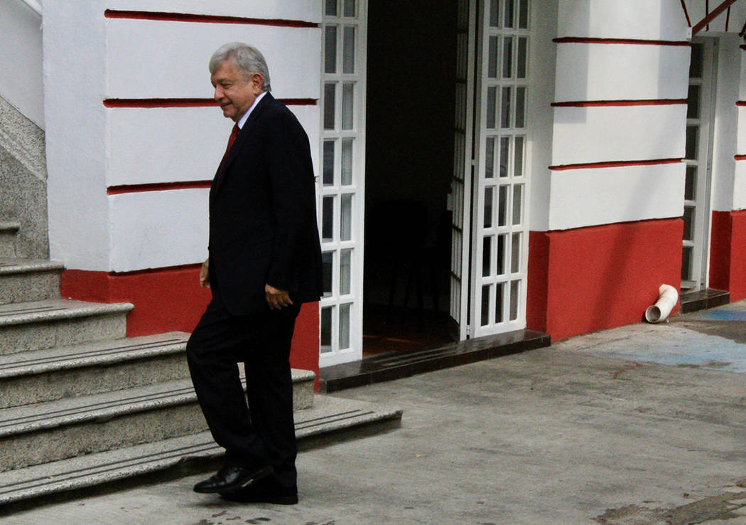 ARCHIVO. México, 11 Sep 2018 (Notimex-Javier Lira).- El Presidente Electo de México, Andrés Manuel López Obrador, llegando a su casa de transición.