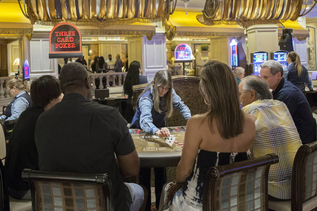 Los clientes juegan en Bellagio el martes 2 de octubre de 2018, en Las Vegas. Benjamin Hager Las Vegas Review-Journal @benjaminhphoto