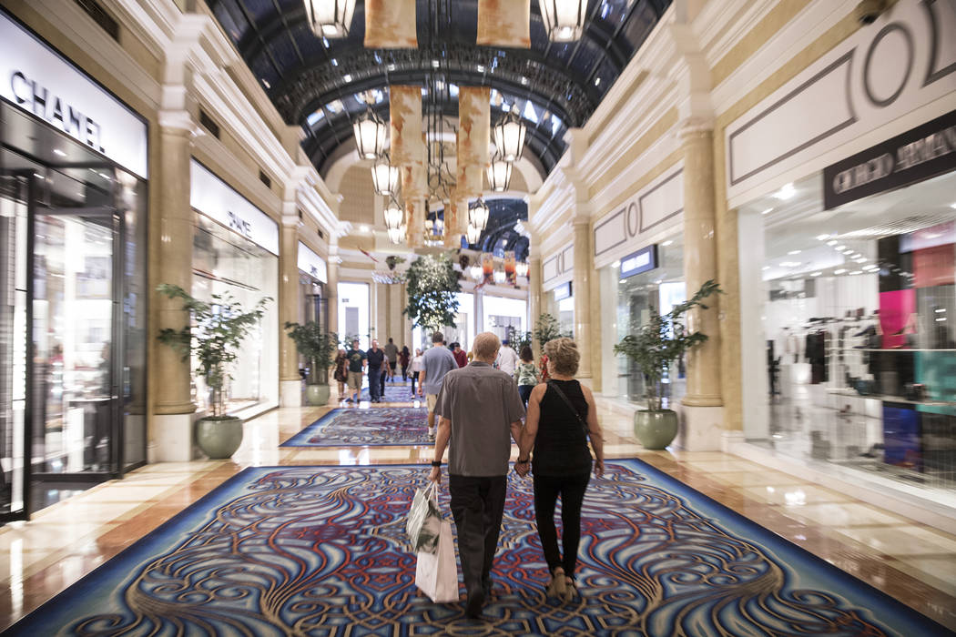 Compradores en el Bellagio el martes 2 de octubre de 2018, en Las Vegas. Benjamin Hager Las Vegas Review-Journal @benjaminhphoto