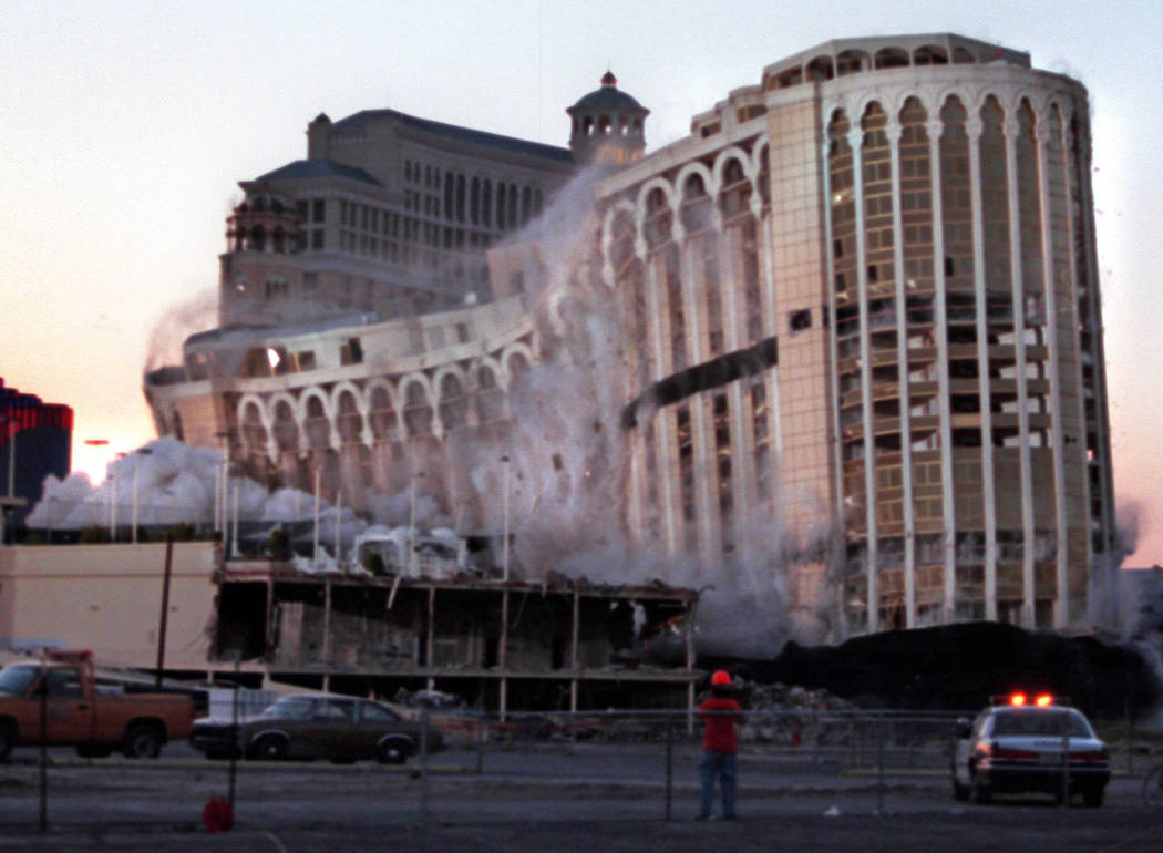 La implosión de Aladdin en abril de 1998. (Las Vegas Review-Journal)
