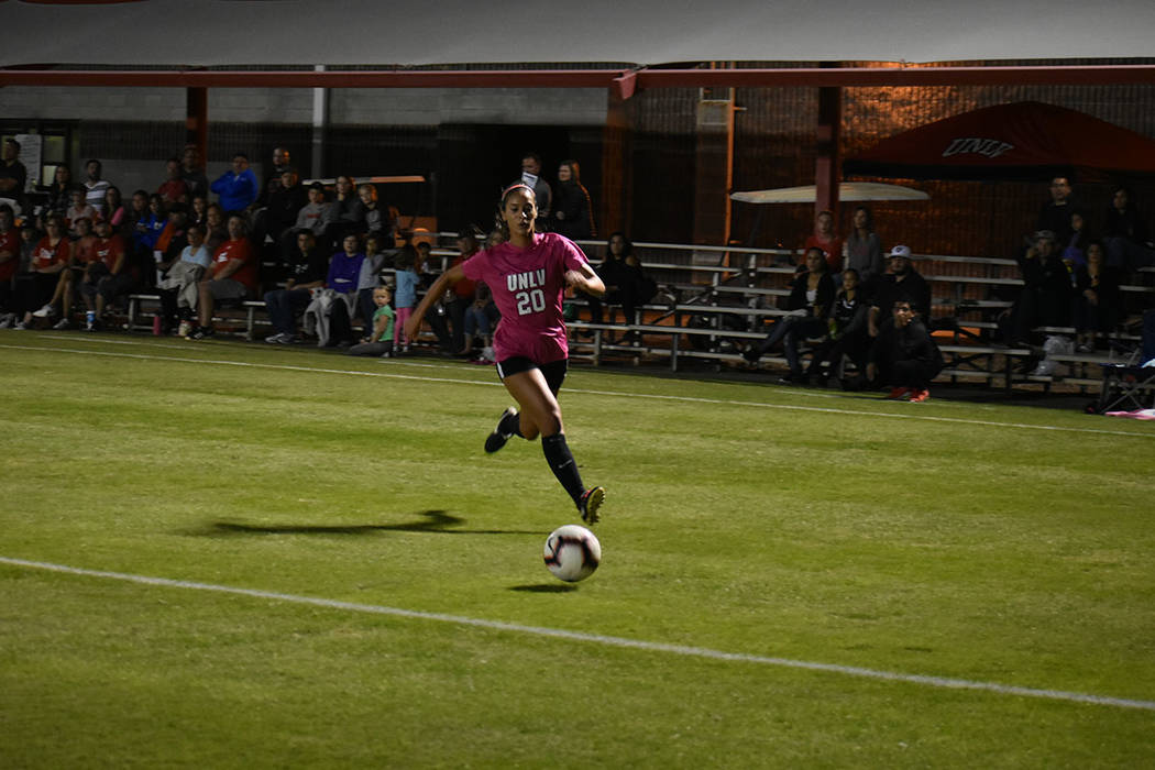 UNLV y la Universidad de Nuevo México protagonizaron un emocionante empate a tres goles dentro de la liga universitaria femenil. Viernes 12 de octubre de 2018 en campo Peter Johan. Foto Anthony A ...