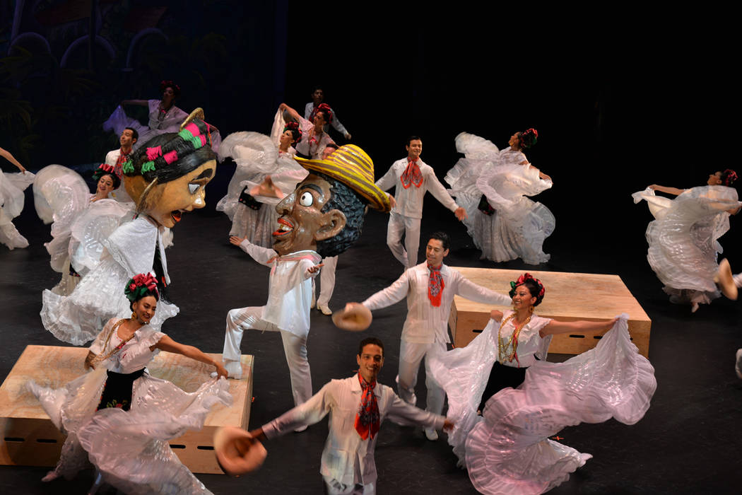 La renombrada compañía de danza Ballet Folclórico presentó una producción completamente nueva en Las Vegas. Martes 16 de octubre de 2018, en el Centro Smith para las Artes Escénicas. Foto Fr ...