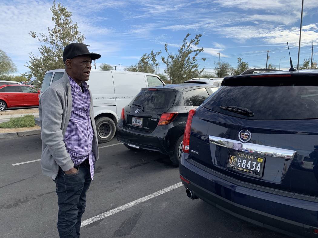 Bernard Turner, un residente de Las Vegas de 25 años, se encuentra entre los miles de automovilistas de Nevada que compraron la placa especial Nevada de los Golden Knights "Vegas Born", en sus pr ...
