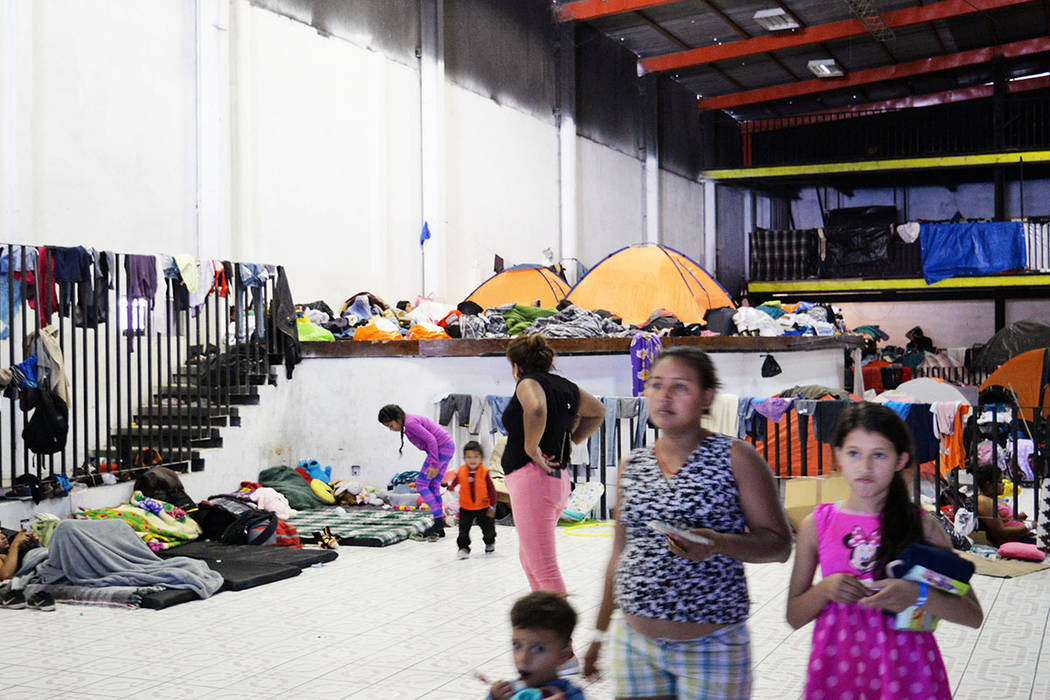 El Barretal fue acondicionado para dar albergue a los miembros de la Caravana Migrante que llegó Tijuana, en el interior techado se acomodaron mujeres y niños. Sábado 8 de diciembre de 2018, en ...