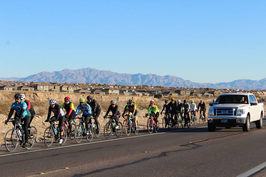 De acuerdo con NHTSA en Las Vegas 3% de las personas en edad de trabajar utilizan la bicicleta como medio de transporte. Sábado 15 de diciembre de 2018 en el Red Rock. Foto Cristian De la Rosa / ...