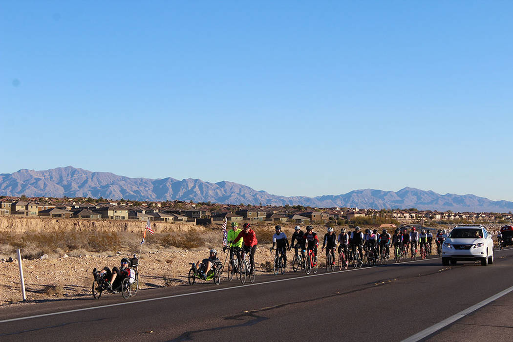 De acuerdo con NHTSA en Las Vegas 3% de las personas en edad de trabajar utilizan la bicicleta como medio de transporte. Sábado 15 de diciembre de 2018 en el Red Rock. Foto Cristian De la Rosa / ...