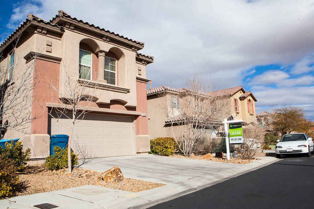 Un nuevo informe muestra que las tarifas de alquiler en Las Vegas para viviendas unifamiliares están aumentando rápidamente entre las principales ciudades. (Miranda Alam / Las Vegas Review-Journ ...
