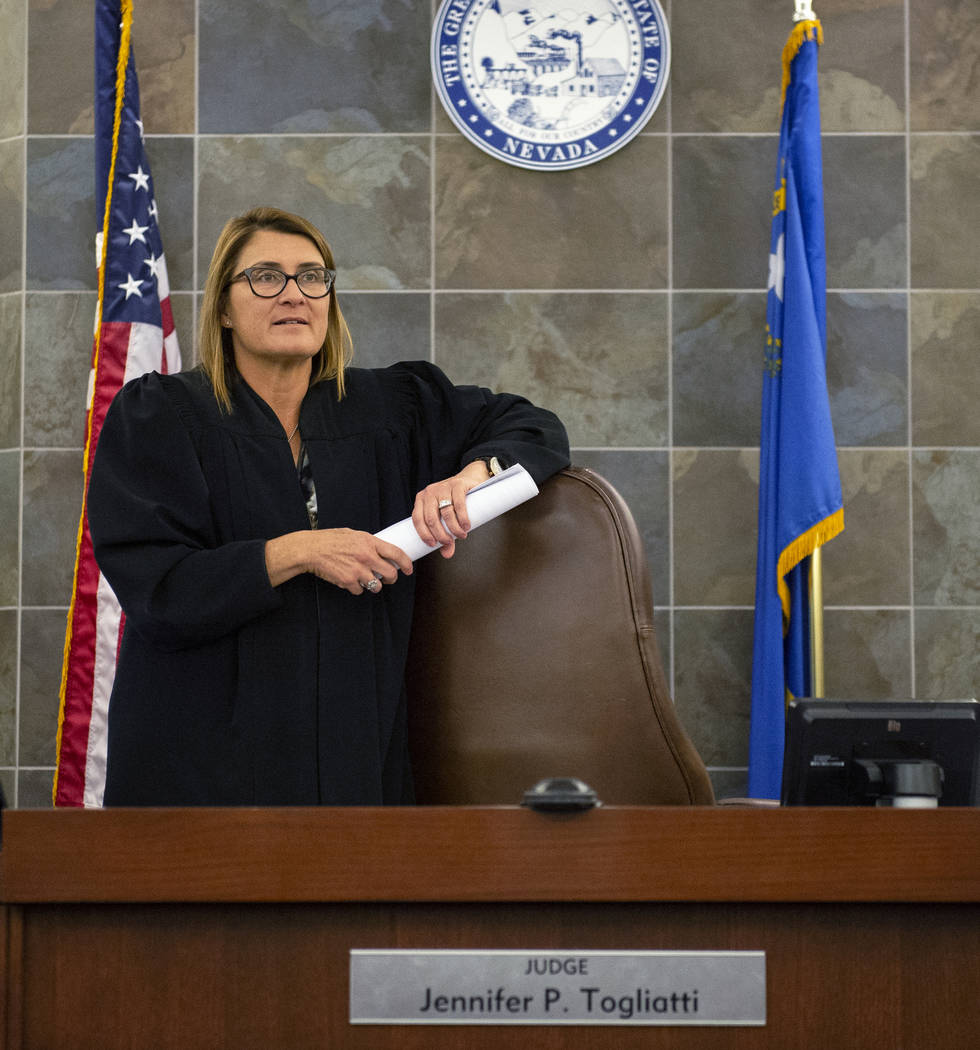 La jueza de distrito Jennifer Togliatti aparece en su sala del tribunal en el Centro de Justicia Regional de Las Vegas, el miércoles 28 de noviembre de 2018. Caroline Brehman / Las Vegas Review-J ...