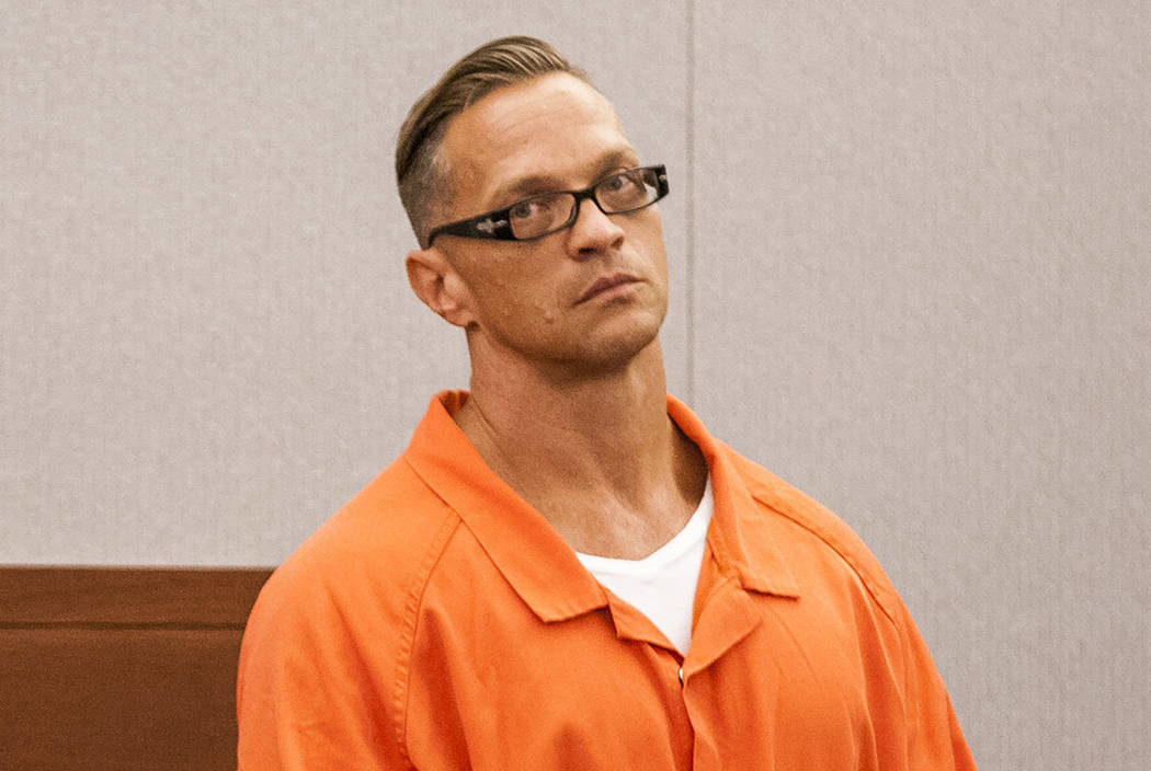 El asesino en dos ocasiones, Scott Dozier, representa una audiencia sobre su sentencia de muerte en el Centro Regional de Justicia el jueves 27 de julio de 2017. (Las Vegas Review-Journal)