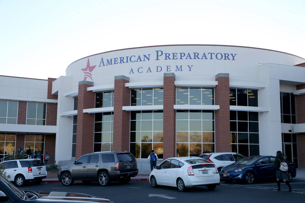 Los estudiantes son dejados en la escuela chárter American Preparatory Academy en Las Vegas el jueves 3 de enero de 2019. K.M. Cannon Las Vegas Review-Journal @KMCannonPhoto