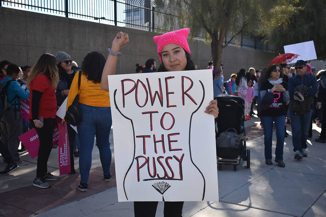 Karla Ramírez se mostró a favor de los derechos reproductivos de la mujer. Sábado 19 de enero de 2019 en el centro de Las Vegas. Foto Anthony Avellaneda / El Tiempo.